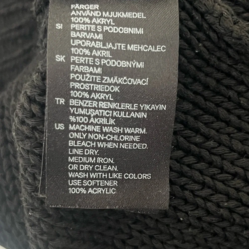 H&M Open Knit Black Sweater Lightweight Crewneck Pullover Medium